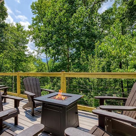 Whispering Winds, Hot Tub, Game Room, Wifi, 1089 Free Tickets Each Paid Day, Dollywood And More ガトリンバーグ エクステリア 写真