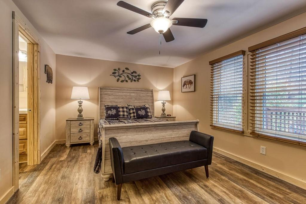 Whispering Winds, Hot Tub, Game Room, Wifi, 1089 Free Tickets Each Paid Day, Dollywood And More ガトリンバーグ エクステリア 写真