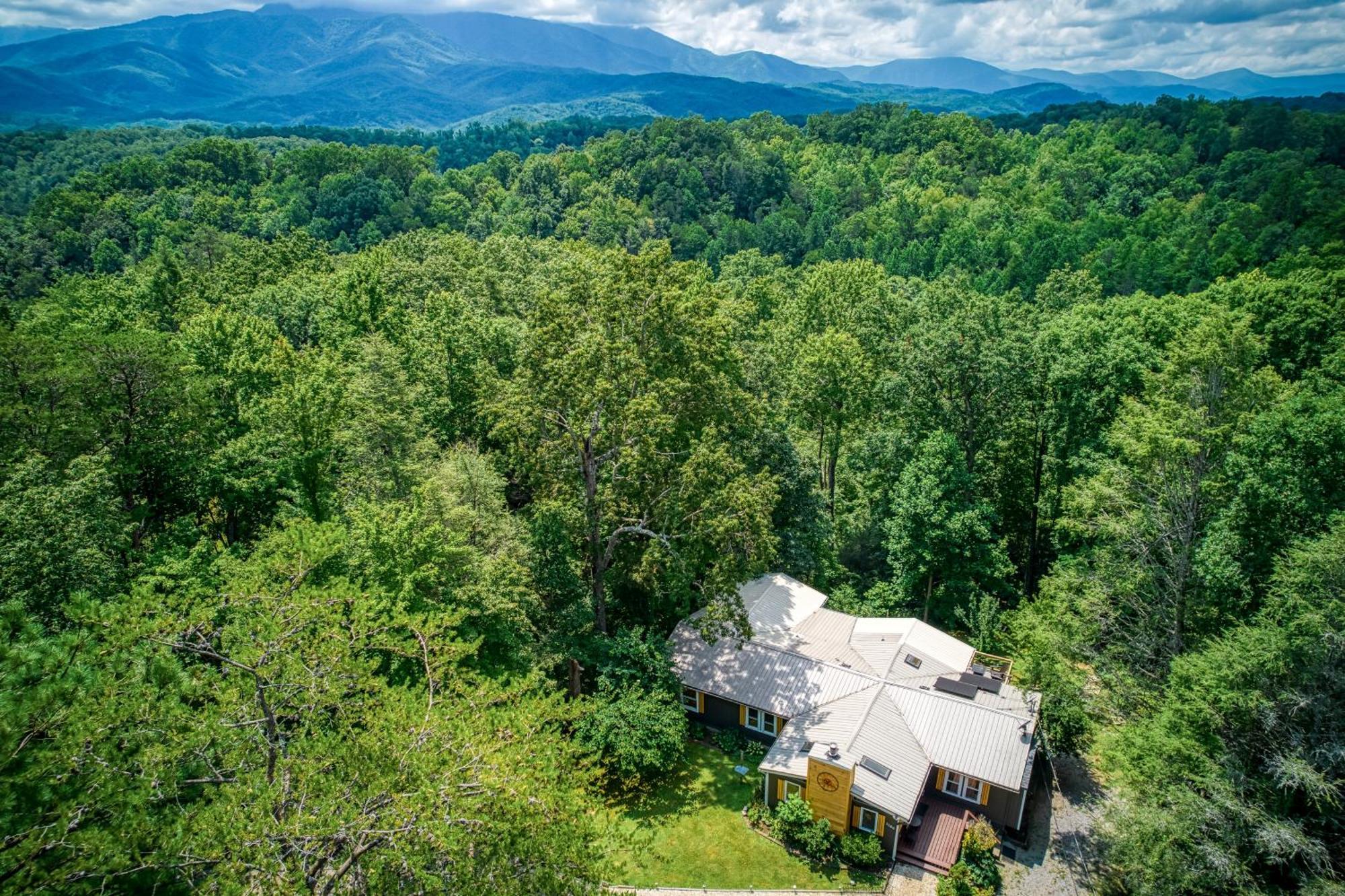 Whispering Winds, Hot Tub, Game Room, Wifi, 1089 Free Tickets Each Paid Day, Dollywood And More ガトリンバーグ エクステリア 写真