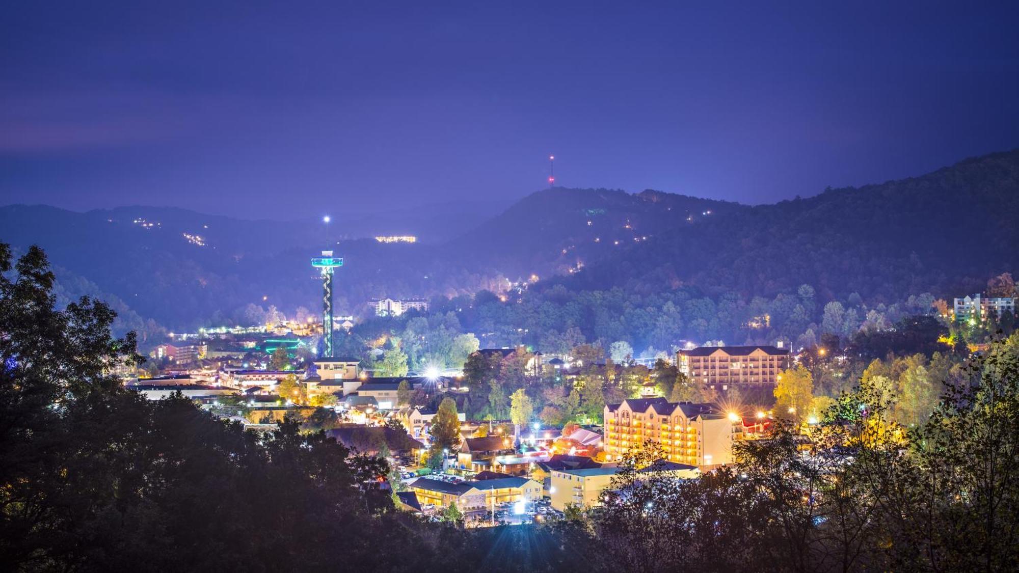 Whispering Winds, Hot Tub, Game Room, Wifi, 1089 Free Tickets Each Paid Day, Dollywood And More ガトリンバーグ エクステリア 写真