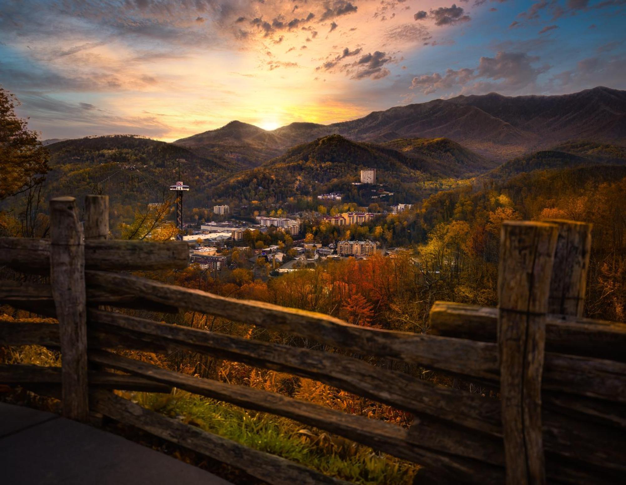 Whispering Winds, Hot Tub, Game Room, Wifi, 1089 Free Tickets Each Paid Day, Dollywood And More ガトリンバーグ エクステリア 写真